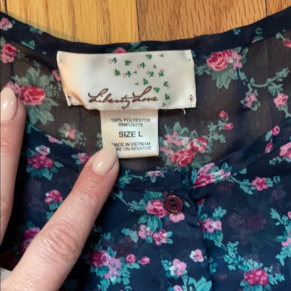 Sheer floral top - Picture 3 of 3